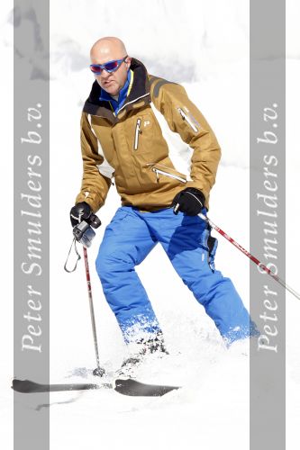 Serfaus 28 februari 2008
John v d Heuvel met zijn vrouw en kinderen op wintersport/ skivakantie.
Peter Smulders bv