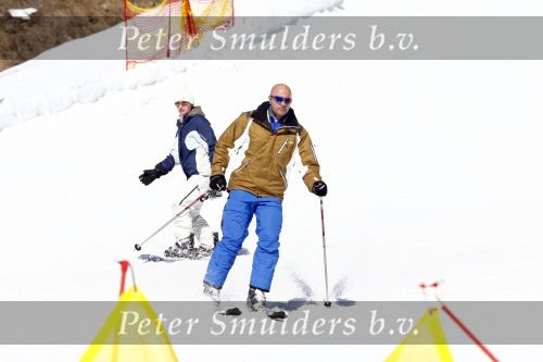 Serfaus 28 februari 2008
John v d Heuvel met zijn vrouw en kinderen op wintersport/ skivakantie.
Peter Smulders bv