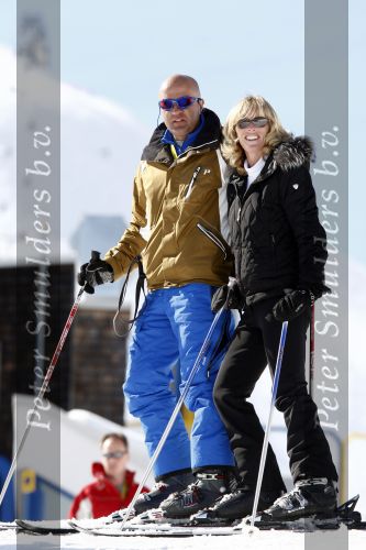 Serfaus 28 februari 2008
John v d Heuvel met zijn vrouw en kinderen op wintersport/ skivakantie.
Peter Smulders bv