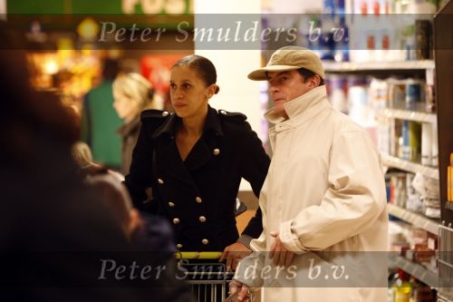 Zandvoort 19 januari 2008
Johnny Kraaykamp jr boodschappen aan het doen met zijn nieuwe vriendin Peggy Reiziger.