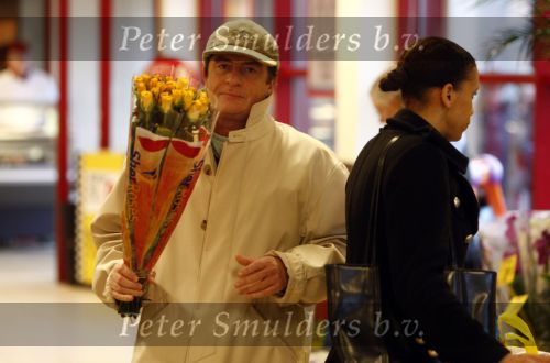 Zandvoort 19 januari 2008
Johnny Kraaykamp jr boodschappen aan het doen met zijn nieuwe vriendin Peggy Reiziger.