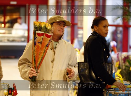 Zandvoort 19 januari 2008
Johnny Kraaykamp jr boodschappen aan het doen met zijn nieuwe vriendin Peggy Reiziger.