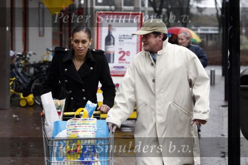 Zandvoort 19 januari 2008
Johnny Kraaykamp jr boodschappen aan het doen met zijn nieuwe vriendin Peggy Reiziger.