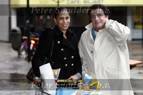 Zandvoort 19 januari 2008
Johnny Kraaykamp jr boodschappen aan het doen met zijn nieuwe vriendin Peggy Reiziger.