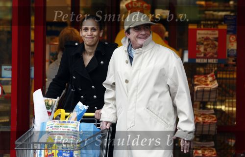 Zandvoort 19 januari 2008
Johnny Kraaykamp jr boodschappen aan het doen met zijn nieuwe vriendin Peggy Reiziger.