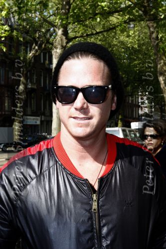 Amsterdam, 11 Mei 
Johnny de Mol met zijn nieuwe vriendin Elvira