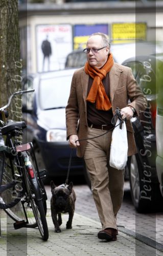 Amsterdam 26 januari 2008
Joop Braakhekke met hond aan het winkelen.