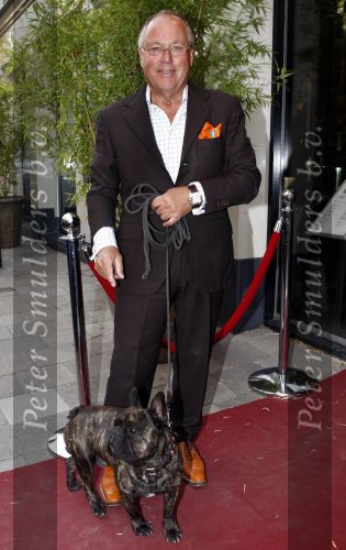 Amsterdam 26 juni 2008
Feestje voor Estelle Gullit haar 30e verjaardag in en pluche. Ruud was speciaal even over gekomen voor haar verjaardag. Joop Braakhekke met hondje