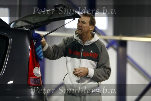 Amsterdam 23 februari 2009
Joop Oonk is zijn auto aan het wassen.
Peter Smulders bv