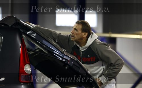 Amsterdam 23 februari 2009
Joop Oonk is zijn auto aan het wassen.
Peter Smulders bv