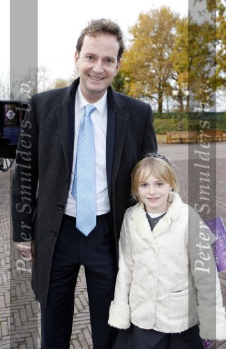Kaatsheuvel 24 november 2007
Premiere Assepoester in de efteling. Joop Wijn met nichtje