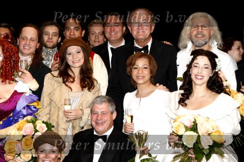 Rotterdam 20 april 2008
Premiere Les Miserables in het nieuwe luxor . Celine Purcell Erwin v Lambaart Nurlaila Rene v Kooten en Joop v d Ende
Peter Smulders bv