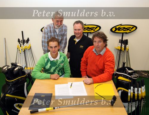 Eindhoven, 2 Mei 2008 
Contract ondertekening en Golfinstructie door Bart v d Wind en Aad v Osmet Golfpro Joost Luiten en manager Nico Luiten
Foto Peter Smulders BV te Eindhoven
