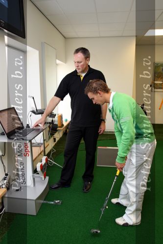 Eindhoven, 2 Mei 2008 
Contract ondertekening en Golfinstructie door Bart v d Wind en Aad v Osmet Golfpro Joost Luiten 
Foto Peter Smulders BV te Eindhoven
