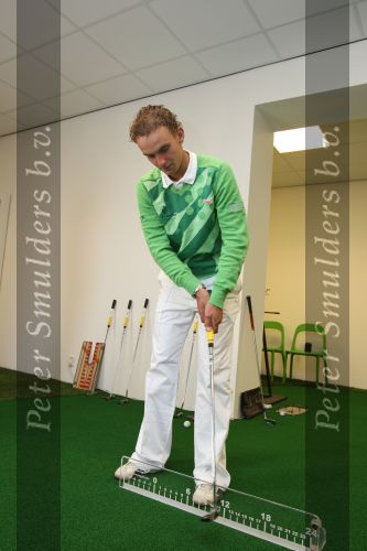 Eindhoven, 2 Mei 2008 
Contract ondertekening en Golfinstructie door Bart v d Wind en Aad v Osmet Golfpro Joost Luiten 
Foto Peter Smulders BV te Eindhoven