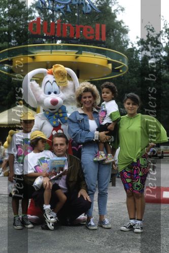 Den Haag, 4 Juli 1990 Duinrell
Hans Breukhoven samen met Connie Breukhoven en hun kinderen Jordy Breukhoven,Shanna Breukhoven, Marvin Breukhoven en Constanza Breukhoven