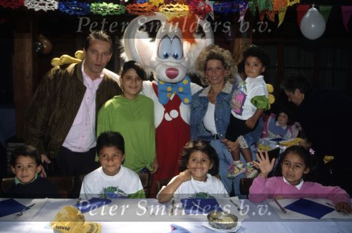 Den Haag, 4 Juli 1990 Duinrell
Hans Breukhoven samen met Connie Breukhoven en hun kinderen Jordy Breukhoven,Shanna Breukhoven, Marvin Breukhoven en Constanza Breukhoven