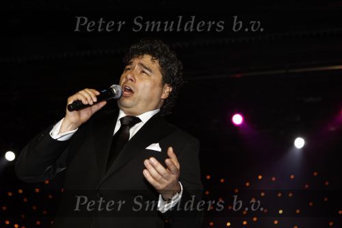 Hilversum 18 mei 2008
Jorge Castro met zijn vrouw tijdens optreden in studio 21.
Peter Smulders bv