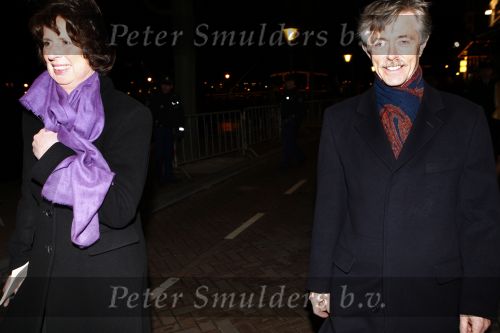 Amsterdam 1 februari 2008
Koningin Beatrix (70jaar) en Prinses Margriet (65 jaar) vieren hun verjaardag in Carre. Joris Voorhoeve met zijn nieuwe vriendin vrouw