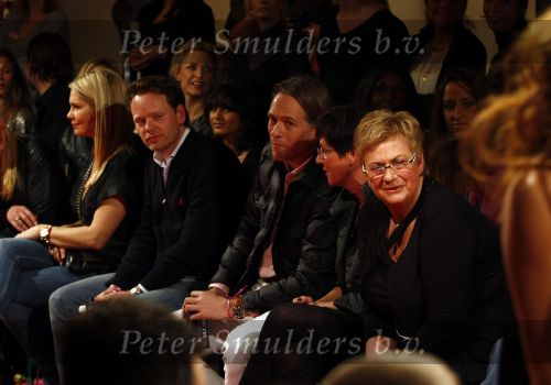 Amsterdam 2 maart 2009
Modeshow Jos Raak bij Loods 6 in Amsterdam. georgina Verbaan loopt mee en Jort Kelder komt kijken
Peter Smulders bv