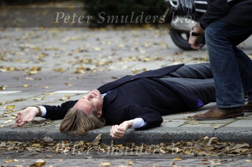 Amsterdam 2 november 2007
Jort Kelder speelt de moord op klaas bruinsma na bij het hilton hotel. Harry Lensink helpt hem daarbij.