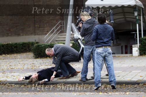 Amsterdam 2 november 2007
Jort Kelder speelt de moord op klaas bruinsma na bij het hilton hotel. Harry Lensink helpt hem daarbij.
