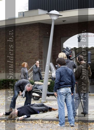 Amsterdam 2 november 2007
Jort Kelder speelt de moord op klaas bruinsma na bij het hilton hotel. Harry Lensink helpt hem daarbij.