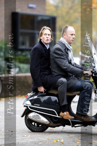 Amsterdam 2 november 2007
Jort Kelder speelt de moord op klaas bruinsma na bij het hilton hotel. Harry Lensink helpt hem daarbij.
