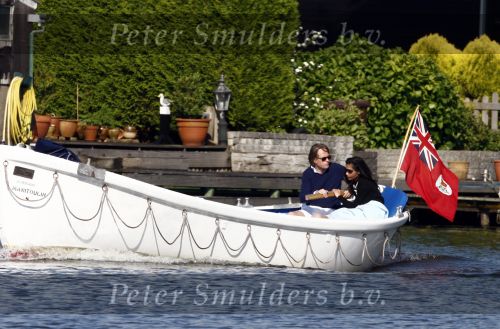 Nederhorst den Berg 21 mei 2009
Jort kelder met zijn nieuwe vriendin aan het varen in zijn boot op de vecht.
Peter Smulders bv