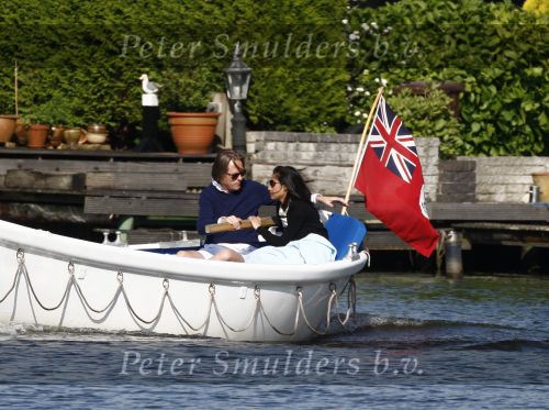 Nederhorst den Berg 21 mei 2009
Jort kelder met zijn nieuwe vriendin aan het varen in zijn boot op de vecht.
Peter Smulders bv