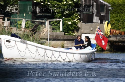 Nederhorst den Berg 21 mei 2009
Jort kelder met zijn nieuwe vriendin aan het varen in zijn boot op de vecht.
Peter Smulders bv