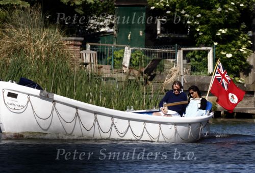 Nederhorst den Berg 21 mei 2009
Jort kelder met zijn nieuwe vriendin aan het varen in zijn boot op de vecht.
Peter Smulders bv
