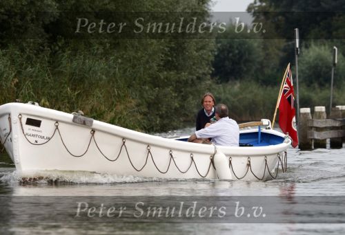 Weesp 31 augustus 2008
Jort Kelder met een vriend aan het varen met zijn boot op de Vecht.