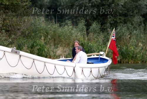 Weesp 31 augustus 2008
Jort Kelder met een vriend aan het varen met zijn boot op de Vecht.