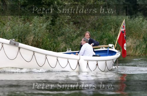 Weesp 31 augustus 2008
Jort Kelder met een vriend aan het varen met zijn boot op de Vecht.