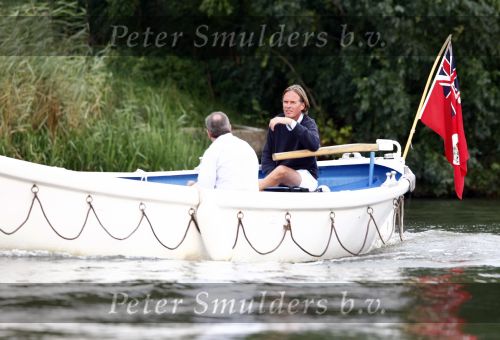 Weesp 31 augustus 2008
Jort Kelder met een vriend aan het varen met zijn boot op de Vecht.