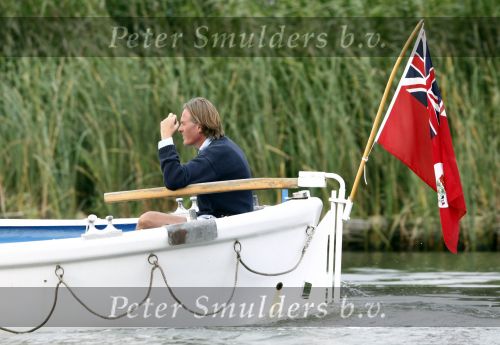 Weesp 31 augustus 2008
Jort Kelder met een vriend aan het varen met zijn boot op de Vecht.