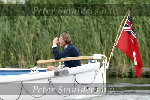 Weesp 31 augustus 2008
Jort Kelder met een vriend aan het varen met zijn boot op de Vecht.