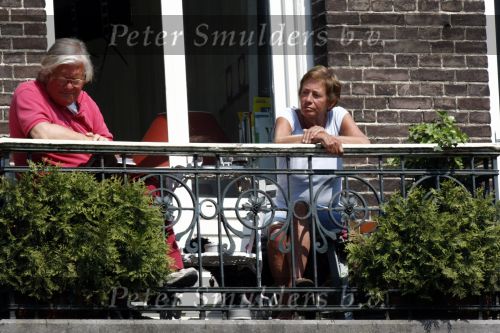Amsterdam 21 mei 2008
Josine v Dalsum met haar man John v d Rest op hun terras.