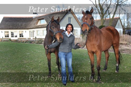 Aardenburg, 25 Maart 2009
Joyce Ultee met haar paarden
100 Euro aktie.
Foto Peter Smulders BV