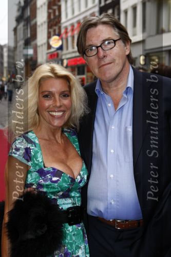 Amsterdam 16 april 2009
Premiere He \'s not just into you in Tuschinski. Bert v d Veer met zijn vriendin Judith Osborn
Peter Smulders bv