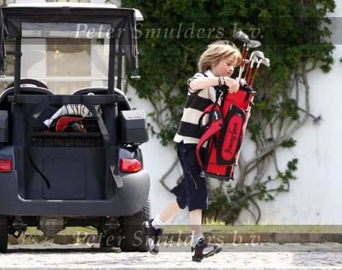 Vale do Lobo 5 mei 2008
Julian de Mol ( zoontje Linda de Mol aan het golfen.