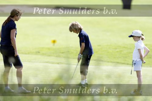 Faro 5 mei 2008
Linda de Mol Julian Noah en Jeroen Rietbergen aan het golfen tijdens hun vakantie op vale do lobo.
Peter Smulders bv