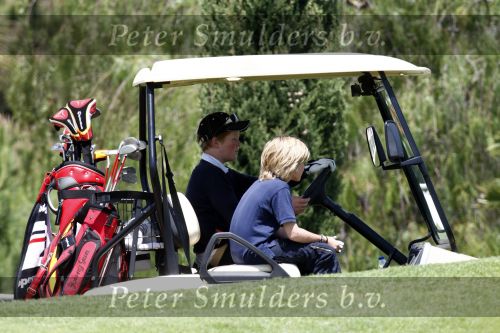 Vale do Lobo 6 mei 2008
Ronald Koeman Ronald jr Jeroen Rietbergen en Julian de Mol aan het golfen op Vale do Lobo.
Peter Smulders bv