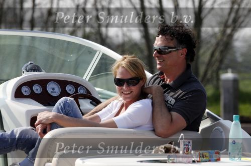 Nederhorst den Berg 13 april 2009
Milika Peterzon en Jurgen Smit met dochter en kleinkind op de boot aan het varen.
Peter Smulders bv