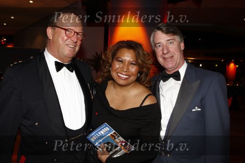 Den Haag 20 januari 2008
Premiere  Hollywood in concert met Lee Towers en Anita Meier. 
Justine Pelmelay met 2 Officieren