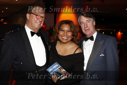 Den Haag 20 januari 2008
Premiere  Hollywood in concert met Lee Towers en Anita Meier. 
Justine Pelmelay met 2 Officieren