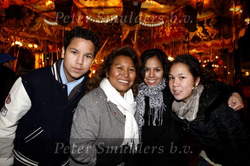 Kaatsheuvel 25 november 2007
Princess kerstborrel in de efteling. Justine Pelmelay met kinderen