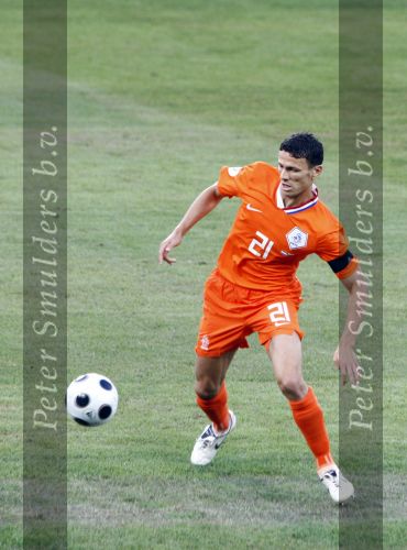 Basel 21 juni 2008
Kalid Boulahrouz tijdens de wedstrijd interland Nederland-Rusland (1/8 finale EK 2008 ), nadat enkele dagen zijn vrouw is bevallen van een baby die te vroeg was geboren en daardoor is overleden.
Het Nederlands elftal speelde met een rouwband