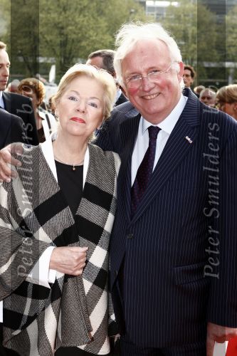 Utrecht 28 april 2009
Pieter v Vollenhoven viert zijn 70e verjaardag in het Beatrix theater in Utrecht. Karel v Doodewaerd met zijn vrouw
Peter Smulders bv